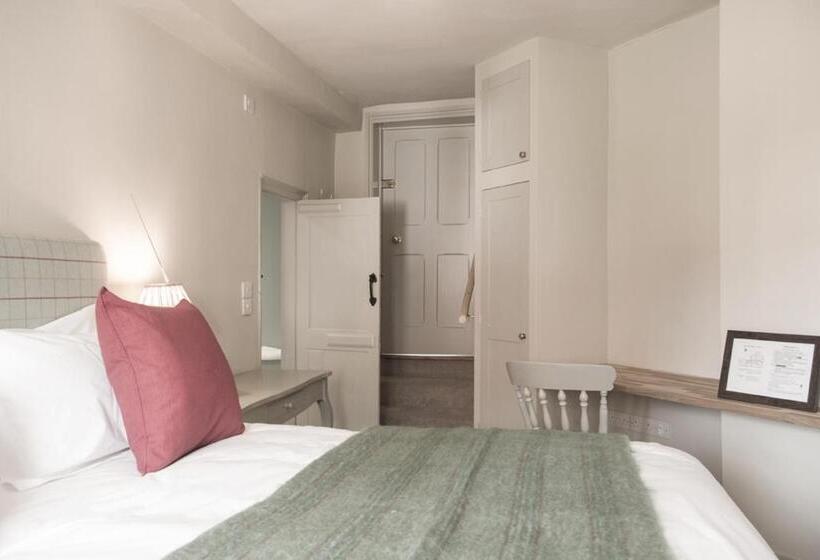 Отель The Greyhound Inn