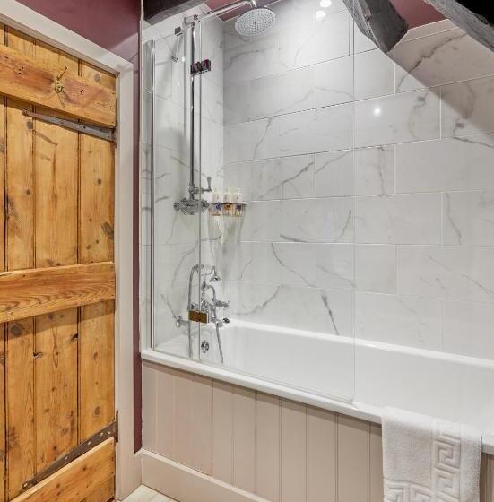 Отель The Greyhound Inn