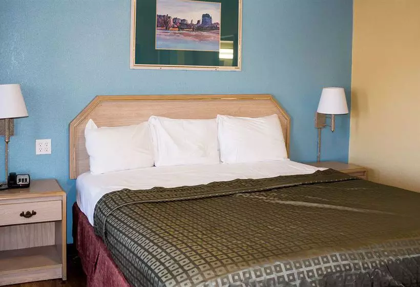 モーテル Regency Inn & Suites
