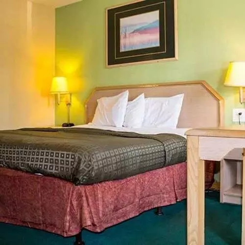 モーテル Regency Inn & Suites