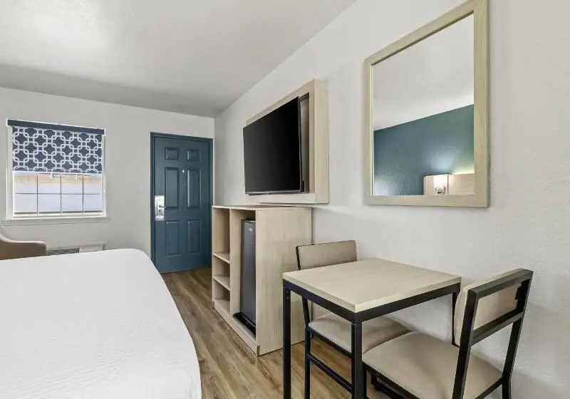 モーテル Regency Inn & Suites