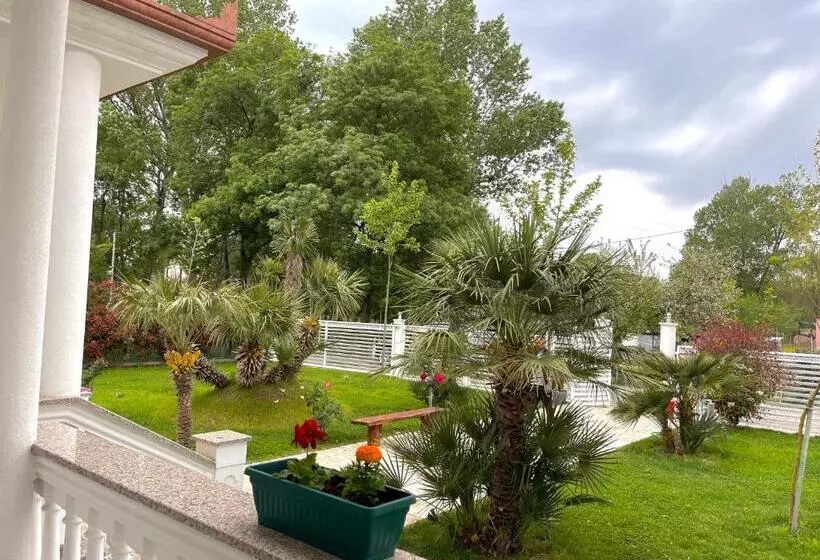 ホテル Frenki S Residence