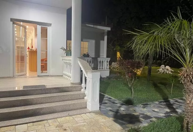 ホテル Frenki S Residence