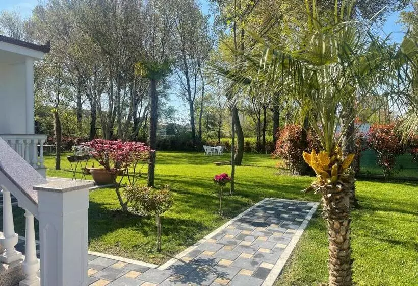 ホテル Frenki S Residence