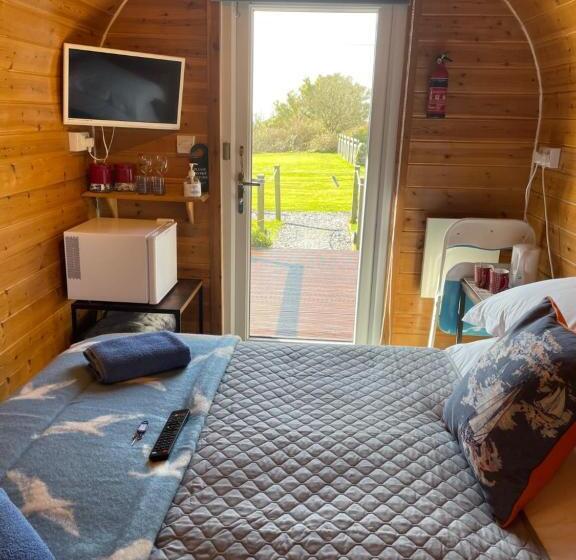 צימר Sea And Mountain View Luxury Glamping Pods Heated