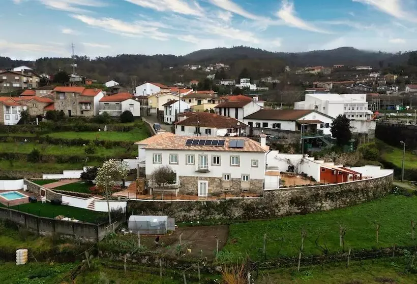 Hotelli Coliving The Valley Portugal With Coworking Space Open 24 7