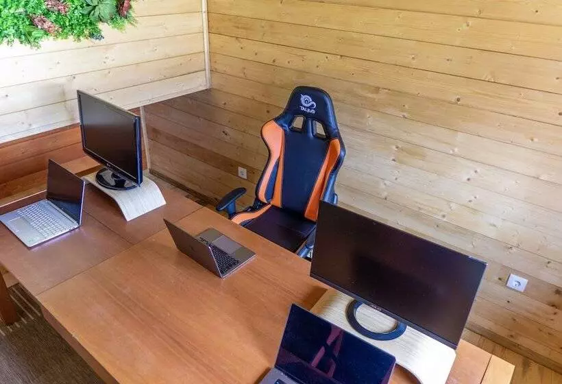 Hotelli Coliving The Valley Portugal With Coworking Space Open 24 7