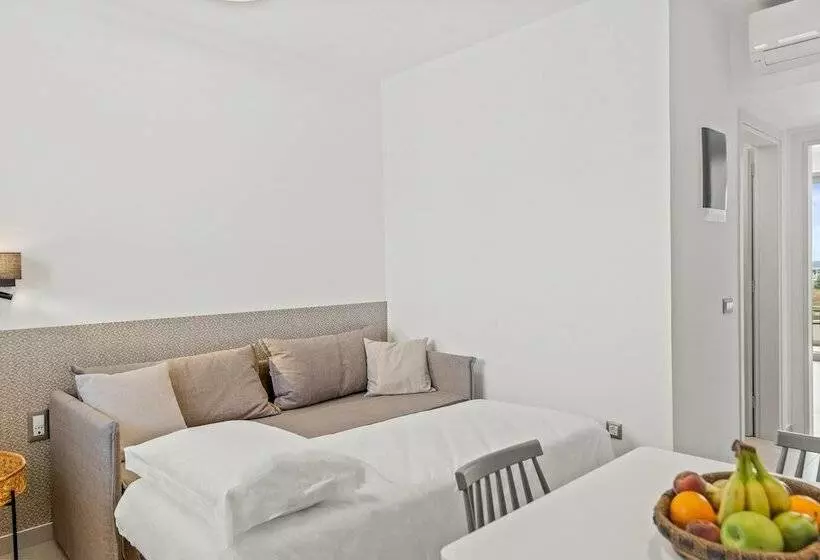 Hotelli Kouros Stone Suites