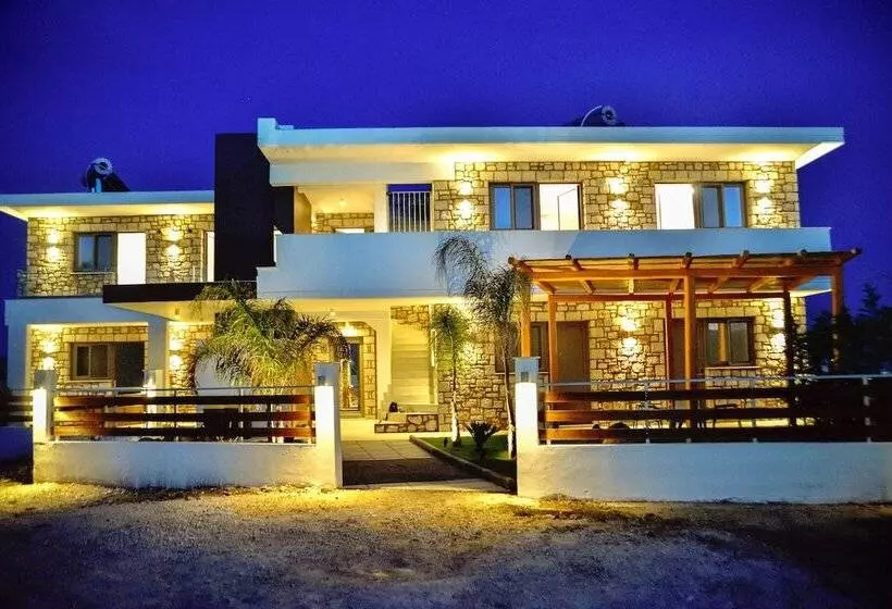 Hotelli Kouros Stone Suites