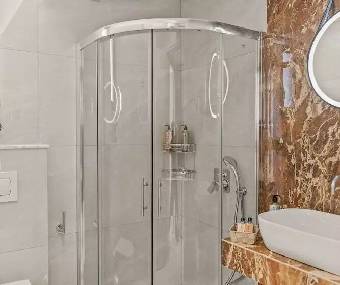 Hotelli Kouros Stone Suites