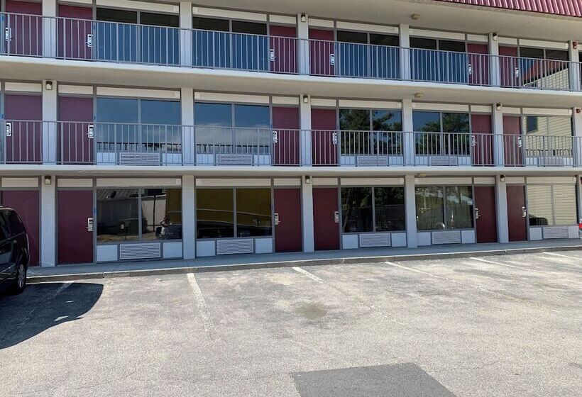 Отель Super 8 By Wyndham Baltimore Northwest