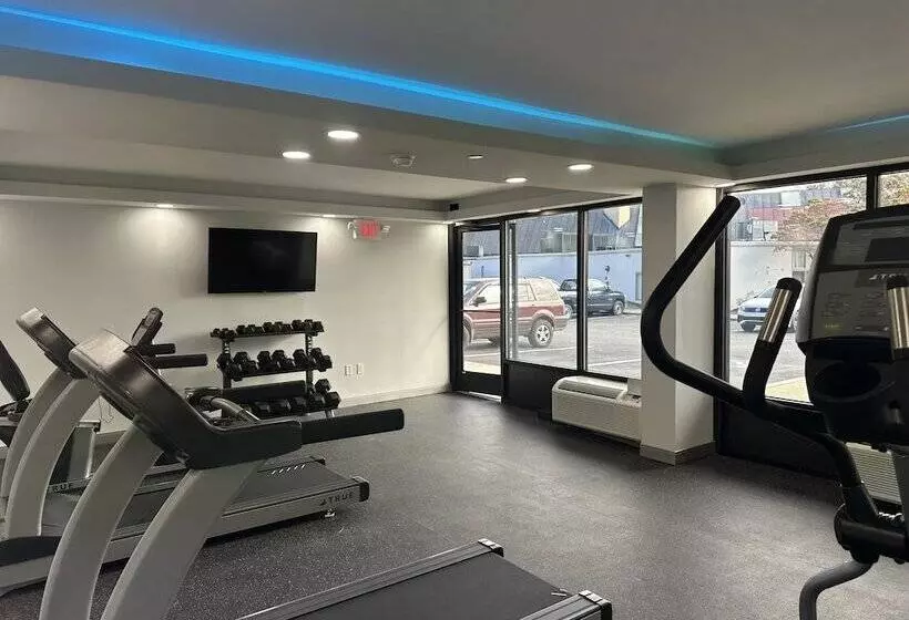 Hotelli Super 8 By Wyndham Baltimore Northwest