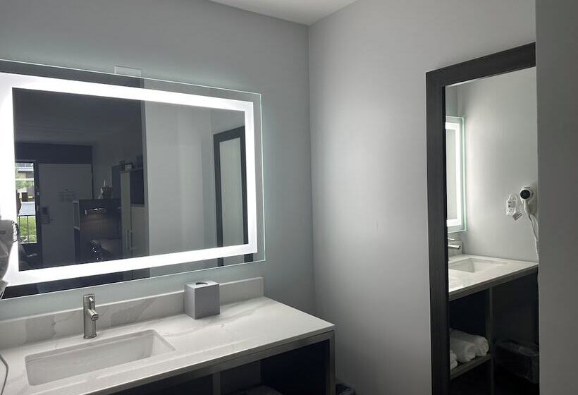 Отель Super 8 By Wyndham Baltimore Northwest