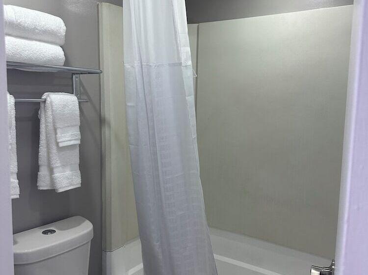 Отель Super 8 By Wyndham Baltimore Northwest