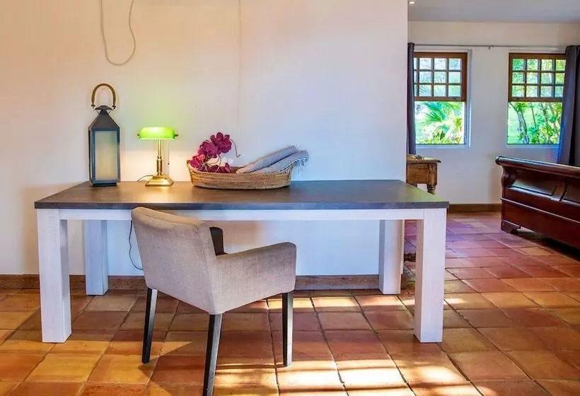 پانسیون Quill Gardens Boutique