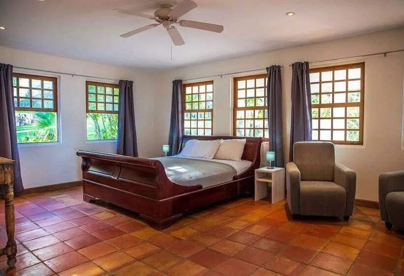 پانسیون Quill Gardens Boutique