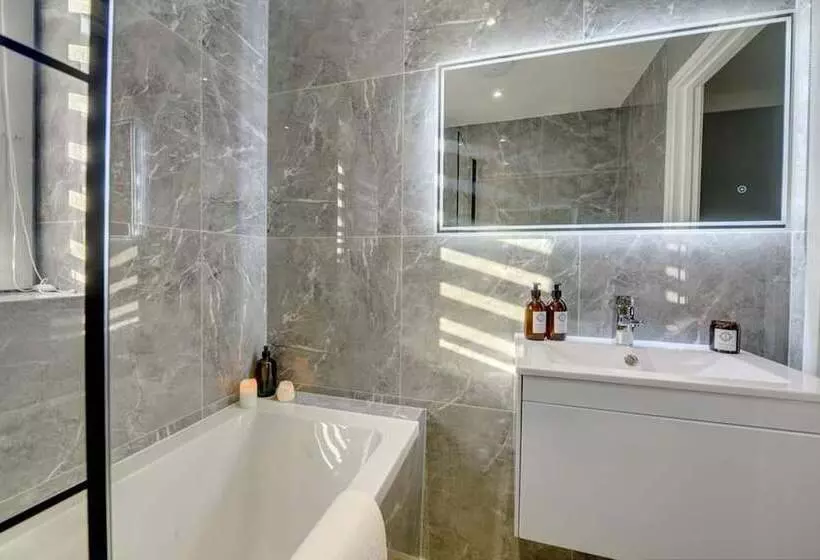 レジデンス Stylish 2 Bed House With Parking In Rugby