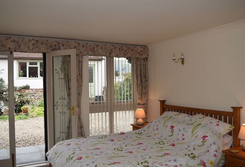 민박 Sandhurst Farm Forge