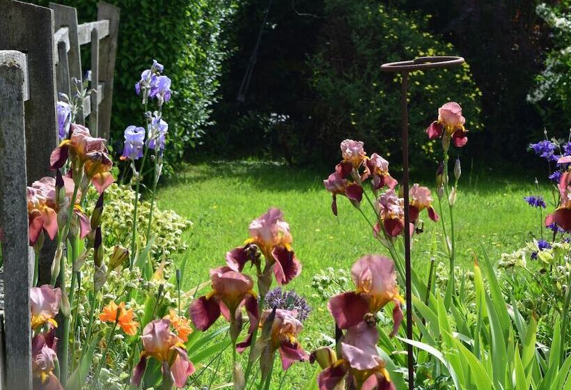 민박 Sandhurst Farm Forge