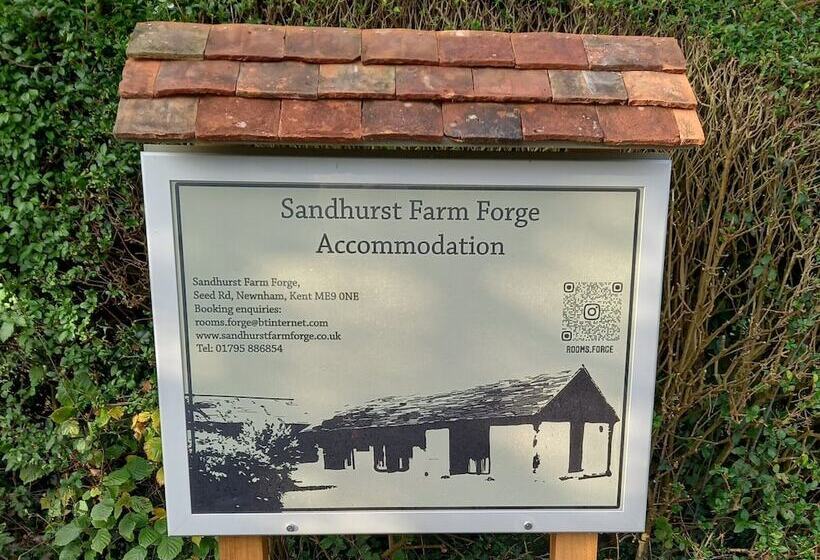 민박 Sandhurst Farm Forge