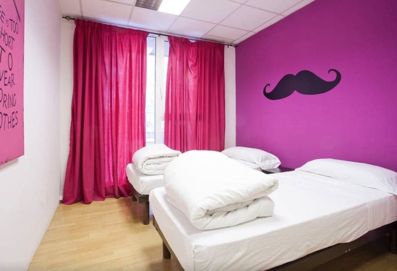 Holidaysbcn Hostel