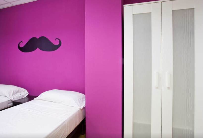 Holidaysbcn Hostel
