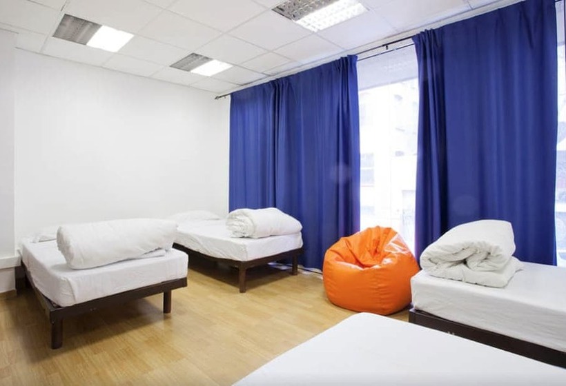 Holidaysbcn Hostel