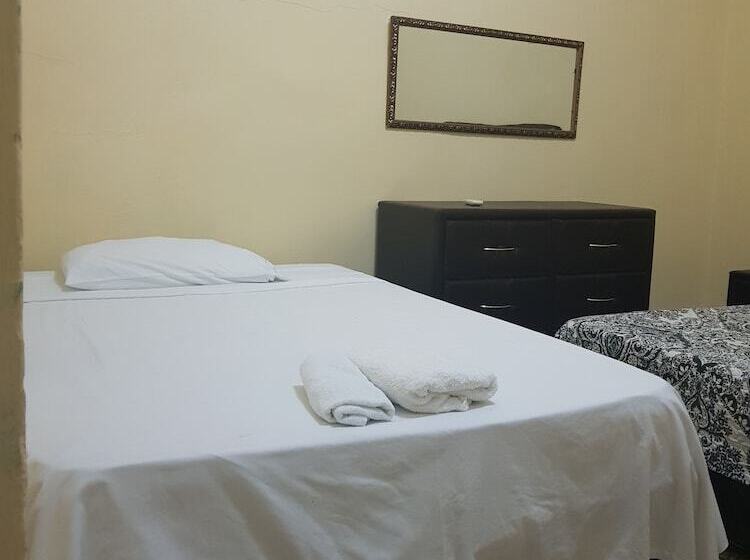 مسافرخانه Casa Colonial Asturias