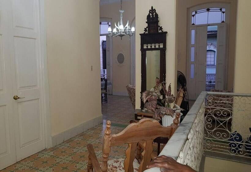 مسافرخانه Casa Colonial Asturias