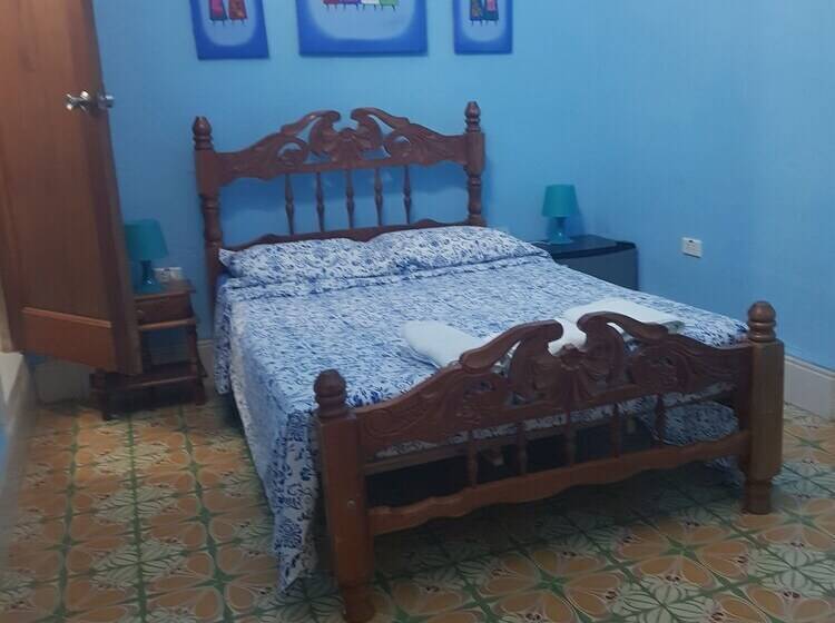 مسافرخانه Casa Colonial Asturias