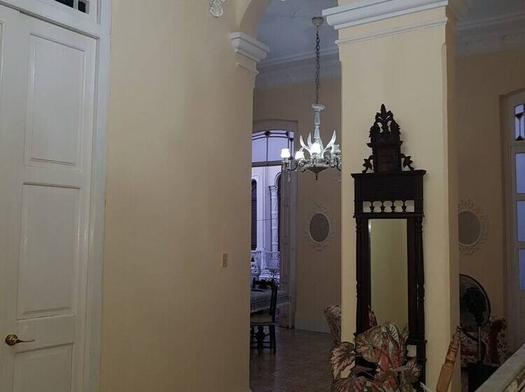 مسافرخانه Casa Colonial Asturias