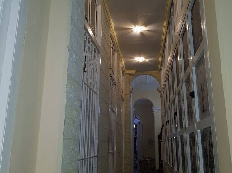 مسافرخانه Casa Colonial Asturias