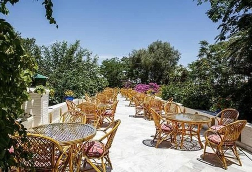 هتل Hôtel Kerdada