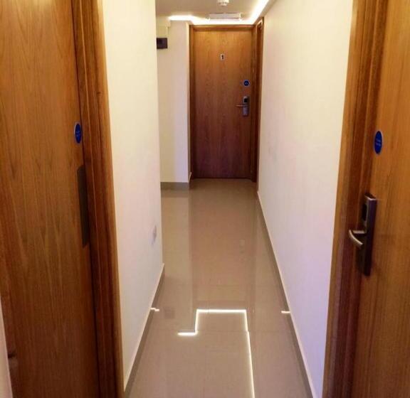 Pelican London Hotel And Residence