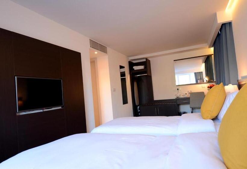 Pelican London Hotel And Residence