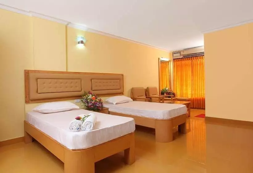 ホテル Rajavalsam Guruvayur