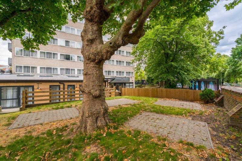 Pelican London Hotel And Residence