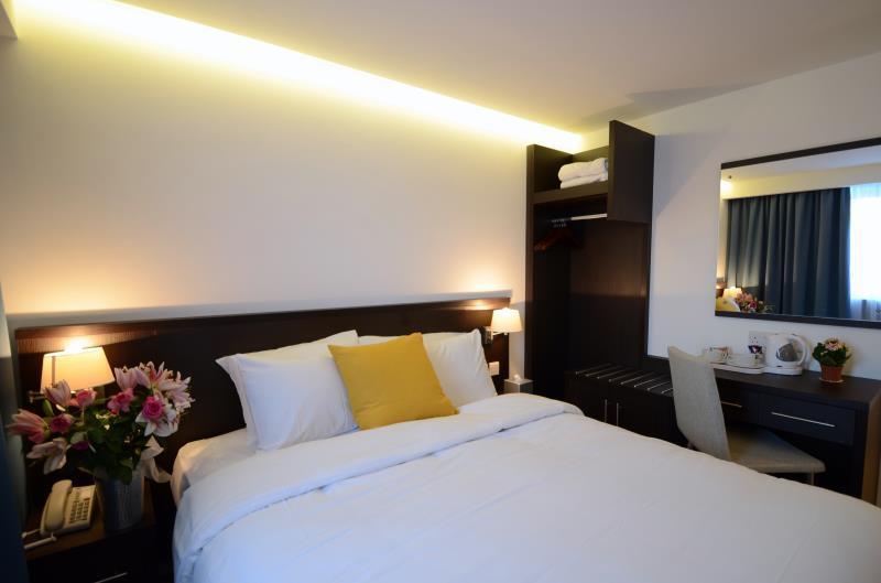 Pelican London Hotel And Residence