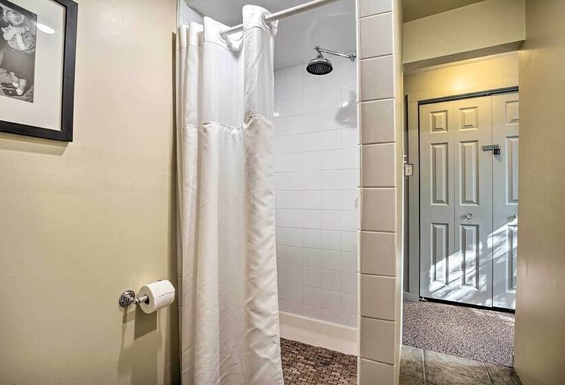 1940s Farm Cottage W/ Fire Pit, 4 Mi To Lake