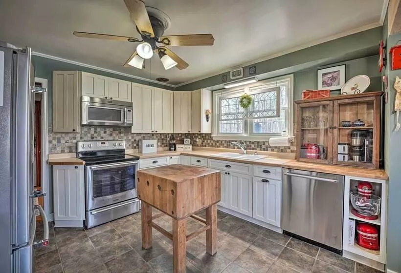 1940s Farm Cottage W/ Fire Pit, 4 Mi To Lake