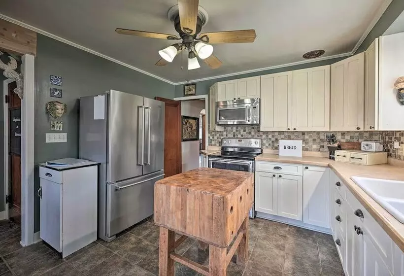 1940s Farm Cottage W/ Fire Pit, 4 Mi To Lake