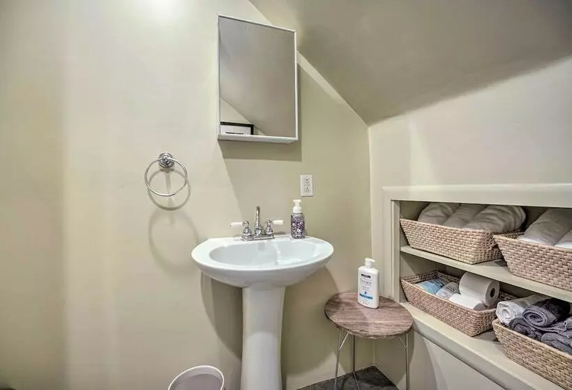 1940s Farm Cottage W/ Fire Pit, 4 Mi To Lake
