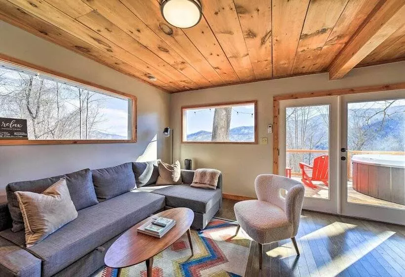 Blue Sky Cottage:  Romantic Retreat W/ Mtn Views!