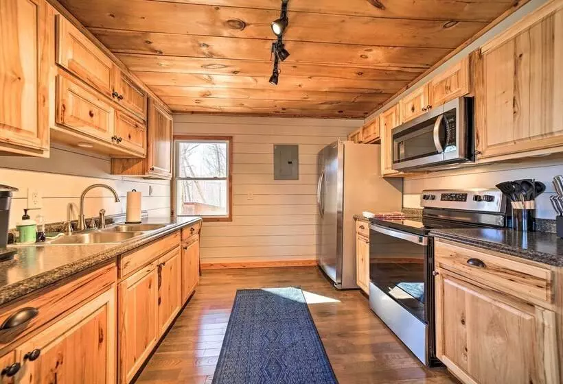 Blue Sky Cottage:  Romantic Retreat W/ Mtn Views!
