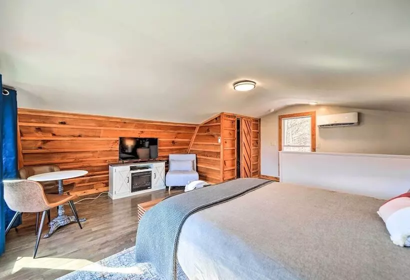 Blue Sky Cottage:  Romantic Retreat W/ Mtn Views!