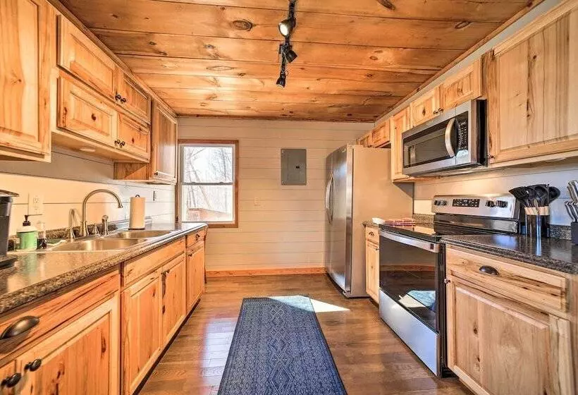 Blue Sky Cottage:  Romantic Retreat W/ Mtn Views!