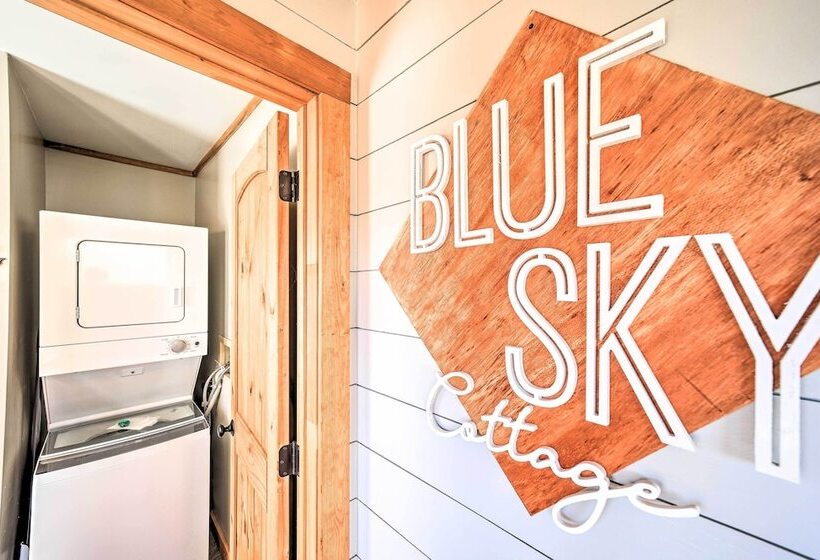 Blue Sky Cottage:  Romantic Retreat W/ Mtn Views!