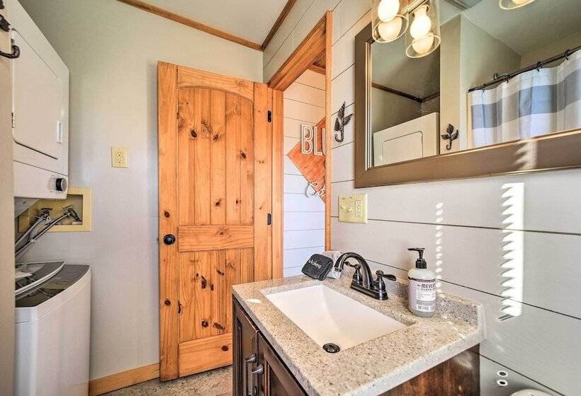 Blue Sky Cottage:  Romantic Retreat W/ Mtn Views!