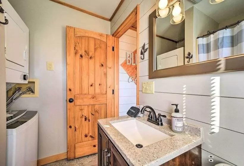 Blue Sky Cottage:  Romantic Retreat W/ Mtn Views!