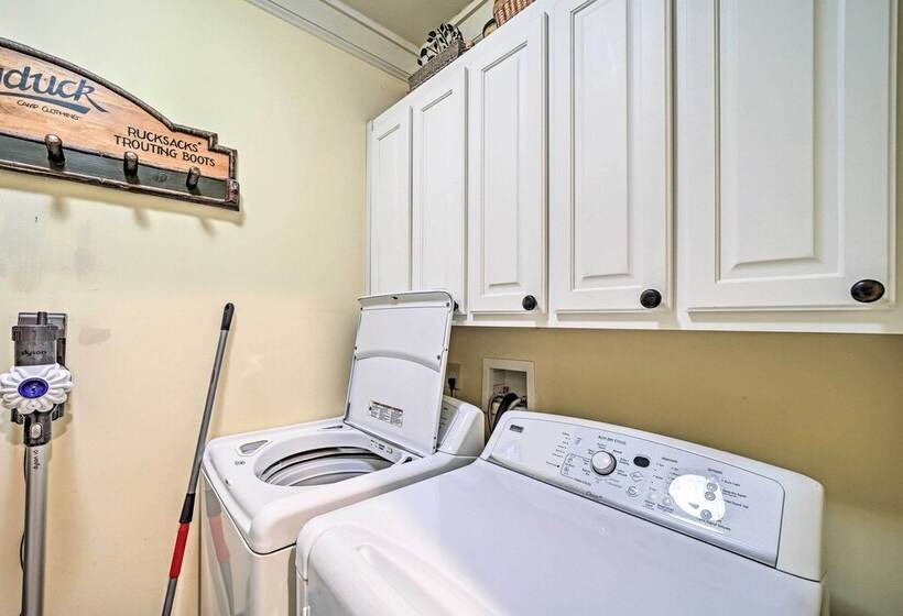 Blue Valley Falls Estate: Chic Highlands Home!